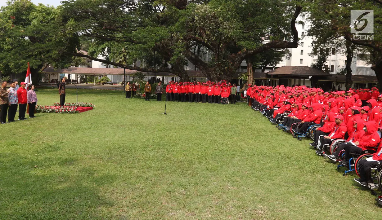 Suasana pelepasan kontingen atlet dan official Indonesia yang akan berlaga pada Asian Para Games 2018 di Halaman Istana Negara, Jakarta, Selasa (2/10). Para atlet di targetkan meraih 8 besar. (Liputan6.com/Angga Yuniar)