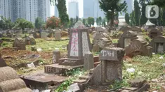 Suasana Taman Pemakaman Umum (TPU) Menteng Pulo, Jakarta, Selasa (3/12/2019). Pemprov DKI Jakarta berencana merevitalisasi 17 TPU serta akan melakukan perluasan lahan makam hingga 794,83 hektar. (Liputan6.com/Immanuel Antonius)