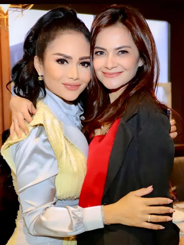 5 Potret Krisdayanti dan Cut Tari Saat Jadi Gadis Sampul Ini Curi Perhatian