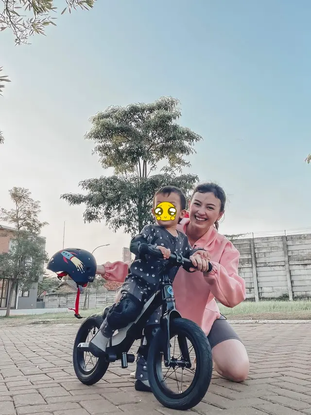 Bagikan Momen Lawas saat Hamil, Ini 6 Potret Bahagia Keluarga Kecil Kimberly Ryder