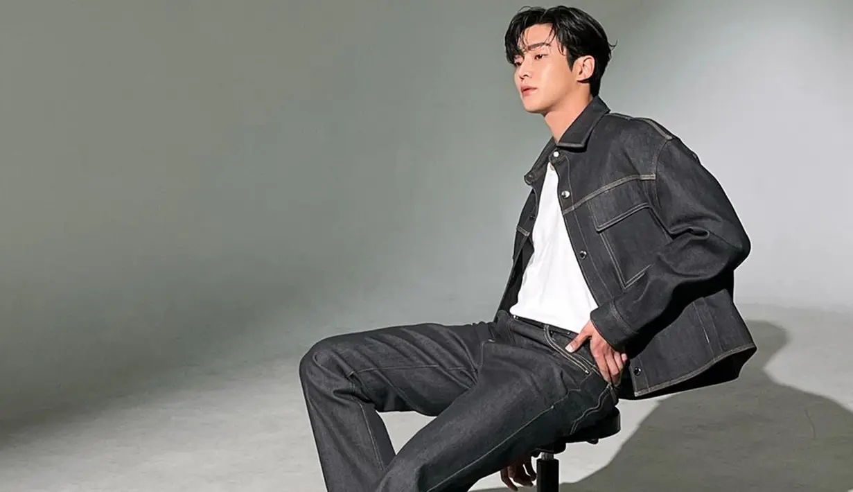 Dilansir Liputan6.com dari Soompi, Senin (18/9/2023), FNS Entertainment menyebutkan jika grup SF9 akan aktif dengan 8 anggota. Meski begitu, grup dan agensi tetap menganggap Rowoon sebagai member ke-9. (Liputan6.com/IG/@ewsbdi)