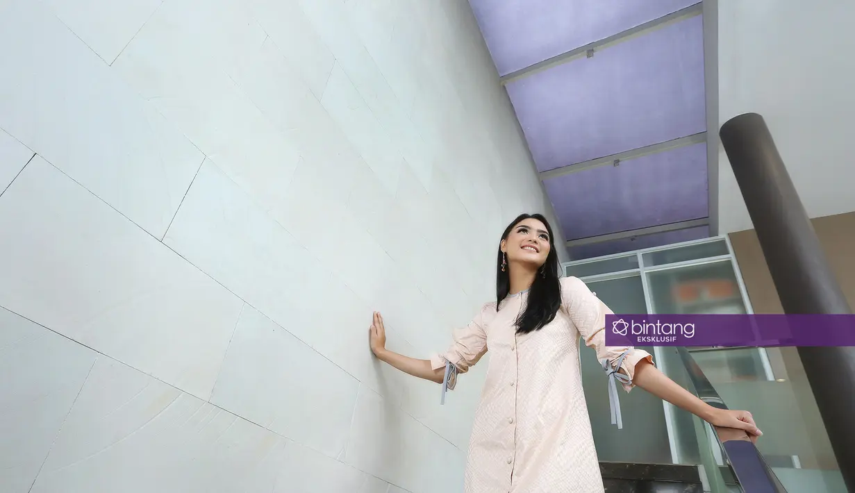 "Pasti. Karena kan aku gak bisa bohong. Siapa sih yang gak pengen nikah, gak mau punya keluarga. Aku juga pengen." jawab Citra ketika ditanya asmara termasuk resolusi tahun 2018. (Bambang E Ros/Bintang.com)