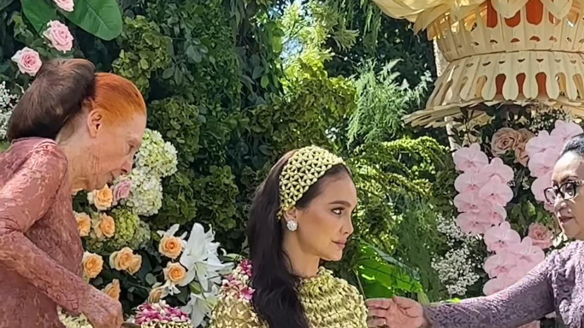 Pesona Luna Maya Dibalut Kebaya dan Ronce Melati saat Prosesi Siraman dan Sungkeman Adat Jawa Jelang Pernikahan