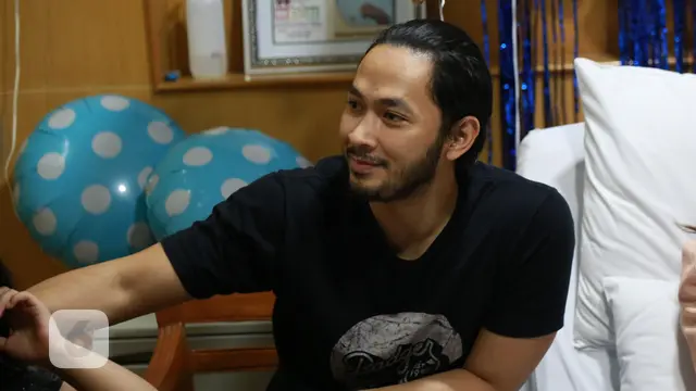 [Bintang] Istri Lahirkan Anak Ketiga, Uki NOAH Mengaku Tegang