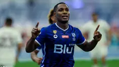 Striker Al-Hilal, Odion Ighalo sukses mencetak dua gol saat mengalahkan Cristiano Ronaldo dkk bersama Al-Nassr FC dengan skor 2-0 pada laga pekan ke-24 Saudi Pro League 2022/2023 di Prince Faisal Bin Fahd Stadium, Riyadh (18/4/2023). Dengan tambahan dua golnya, Odion Ighalo total telah mencetak 18 gol dan kini memuncaki top skor sementara setelah sebelumnya barbagi puncak dengan striker Al Nassr FC, Talisca. Berikut daftar 6 besar pencetak gol terbanyak Saudi Pro League 2022/2023 hingga pekan ke-24. (twitter.com/Alhilal)