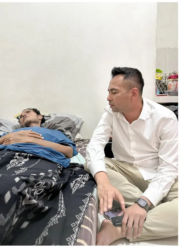 6 Potret Haru Artis Jenguk Fahmi Bo, Ada Raffi Ahmad hingga Haykal Kamil