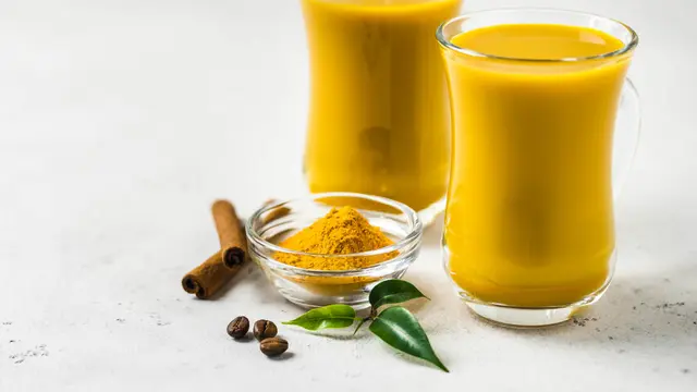 ilustrasi minuman sehat/Irina Rostokina/shutterstock