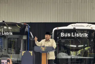 Presiden Prabowo Subianto meresmikan pabrik kendaraan listrik di Magelang. (Liputan6.com/Lizsa Egeham)