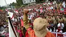 Ratusan Tenaga Harian Lepas Tenaga Bantu Penyuluh Pertanian (THL TBPP) menggelar aksi unjuk rasa di depan Istana Merdeka, Jakarta, Rabu (7/9). Dalam aksinya mereka  meminta pemerintah segera mengangkat 19.156 orang THL-TBPP. (Liputan6.com/Faizal Fanani)
