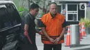 Kasubbag Protokoler nonaktif Kota Medan, Syamsul Fitri Siregar memasuki gedung KPK untuk pemeriksaan di Jakarta, Senin (13/1/2020). Syamsul diperiksa sebagai tersangka kasus dugaan suap yang melibatkan Wali Kota Medan Dzulmi Eldin dari dinas-dinas di lingkungan Pemkot Medan (merdeka.com/Dwi Narwoko)