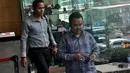 Usai diperiksa, Tubagus Haerul Jaman  mengaku tidak terlibat dalam perkara yang menyeret bekas Ketua MK Akil Mochtar, Jakarta, (1/10/14). (Liputan6.com/Miftahul Hayat)
