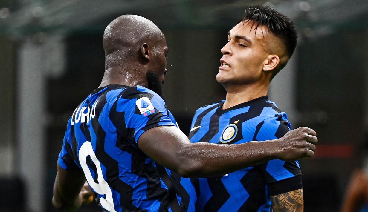 <p>Inter Milan sukses melumat AC Milan pada laga bertajuk derbi della Madonnina pada Minggu (21/2/2021). (AFP/Marco Bertorello)</p>