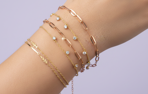 Model Gelang Emas Tipis untuk Layering Gaya 2026. Gemini