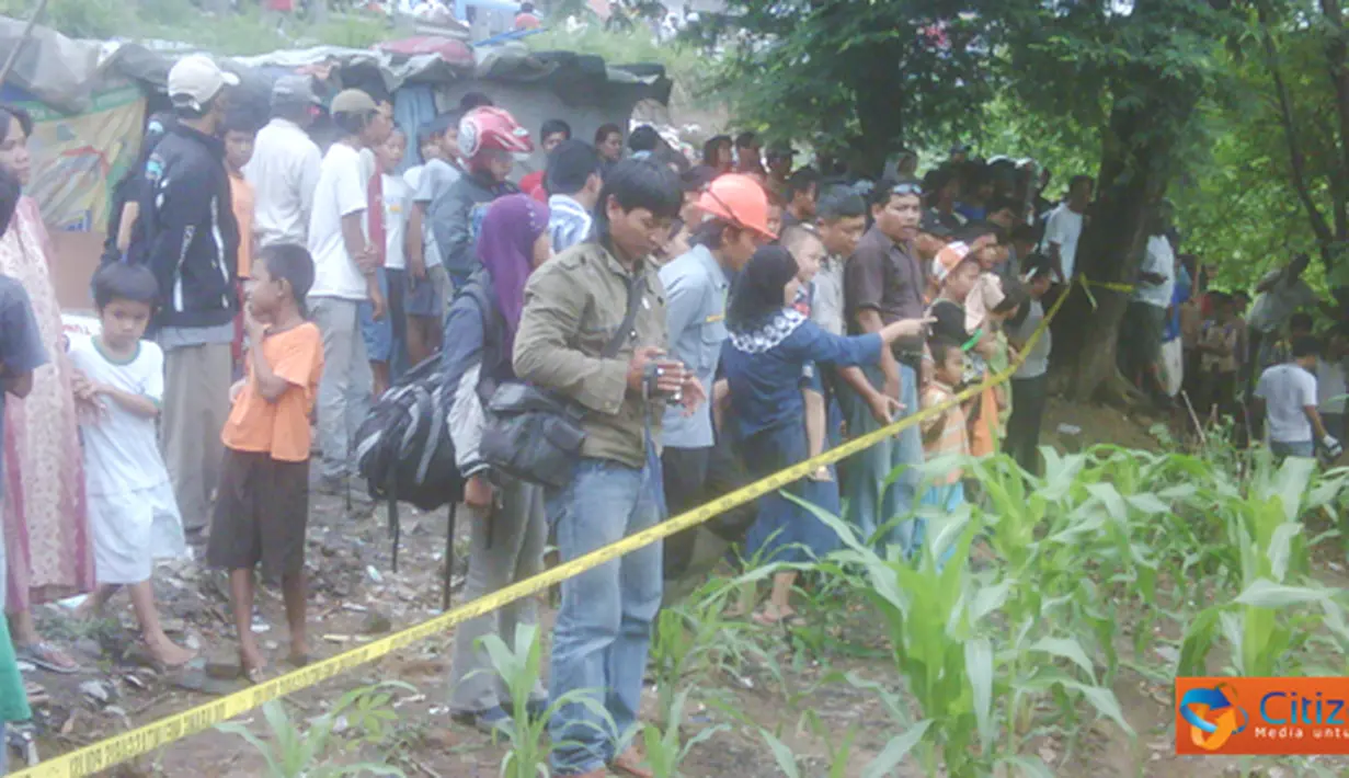 Citizen6, Cikarang: Mayat laki-laki tersebut pertama kali ditemukan oleh warga bernama Akup, warga Cikarang barat, Desa Kali Jaya. (Pengrim: Parlin)
