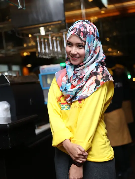 Dara cantik asal Surabaya ini baru pertama kali bermain film dan film perdananya adalah Ketika Mas Gagah Pergi, besutan produser dan penulis Helvy Tiana Rosa. (Andy Masela/Bintang.com)