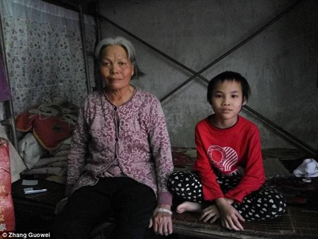 Mao Mao dan nenek Huang | Photo: Copyright mogaznews.com