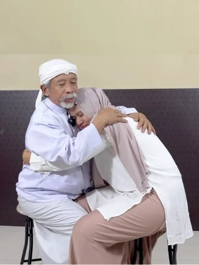 6 Potret Kenangan Pelawak Qomar 4 Sekawan dan Istri, Kerap Bikin Konten Bareng