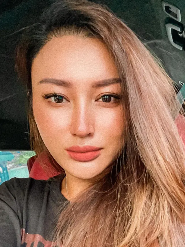 Selebgram Davina Dee dari Surabaya. (Foto: Instagram @davinadee_)