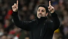 Pelatih Arsenal, Mikel Arteta saat ini tengah menjalani musim ke-5 membesut The Gunners di Premier League musim 2023/2024. Ia mulai mengarsiteki Arsenal setelah meninggalkan posisinya sebagai asisten Pep Guardiola di Manchester City pada tengah musim 2019/2020 menggantikan sang caretaker Freddie Ljungberg yang sebelumnya mengisi posisi Unai Emery yang dipecat. (AFP/Ben Stansall)