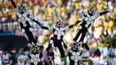 Pihak penyelenggara mengklaim diperlukan latihan selama 84 jam untuk acara pembukaan Piala Dunia 2014 di Corinthians Arena, Sao Paolo, Brasil, (13/6/2014). (AFP PHOTO/Dimitar Dilkoff)