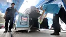 Kepala BNN Komjen Pol Heru Winarko memasukkan barang bukti narkoba ke dalam mesin pemusnah di Kantor BNN, Jakarta, Senin (9/12/2019). BNN memusnahkan 82,6 kilogram sabu dan 108 ribu butir ekstasi hasil pengungkapan enam kasus selama September hingga November 2019. (Liputan6.com/Iqbal Nugroho)