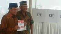 Habibie Ikut Coblos Pilkada DKI 2017 Putaran Kedua. (Liputan6.com/Septian Deny)