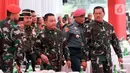 Panglima TNI Laksamana Yudo Margono (kanan) didampingi KSAD Jenderal TNI Dudung Abdurachman dan KSAL Laksamana Muhammad Ali saat menghadiri Rapat Pimpinan TNI Tahun 2023 di Museum Satria Mandala, Jakarta, Kamis (9/2/2023). Dalam rapat tersebut Panglima TNI menyampaikan program prioritas TNI tahun 2023 serta memberikan penghargaan kepada para prajurit berprestasi. (Liputan6.com/Herman Zakharia)