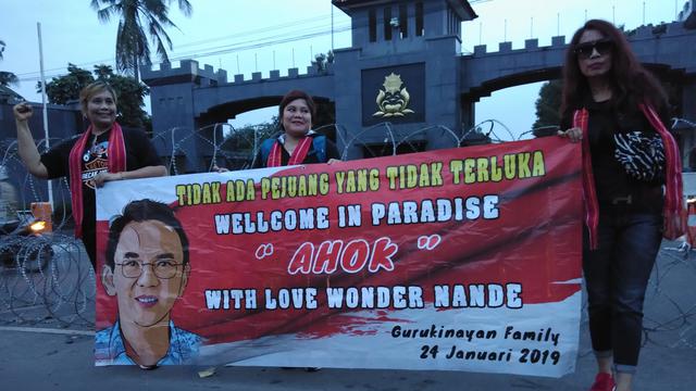 Dukungan emak-emak di hari kebebasan Ahok (Liputan6.com/Ady Anugrahadi)