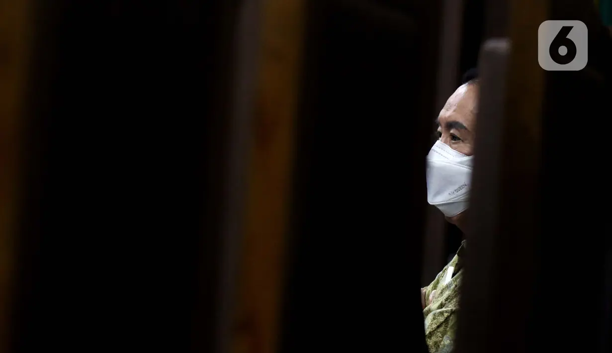 Terdakwa suap penghapusan nama terpidana perkara pengalihan hak tagih atau cessie Bank Bali dari daftar red notice Polri, Djoko Soegiarto Tjandra saat menjalani sidang lanjutan di Pengadilan Tipikor Jakarta, Kamis (19/11/2020). Sidang mendengar keterangan saksi. (Liputan6.com/Helmi Fithriansyah)