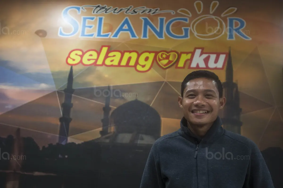 Evan Dimas Nonton Bola