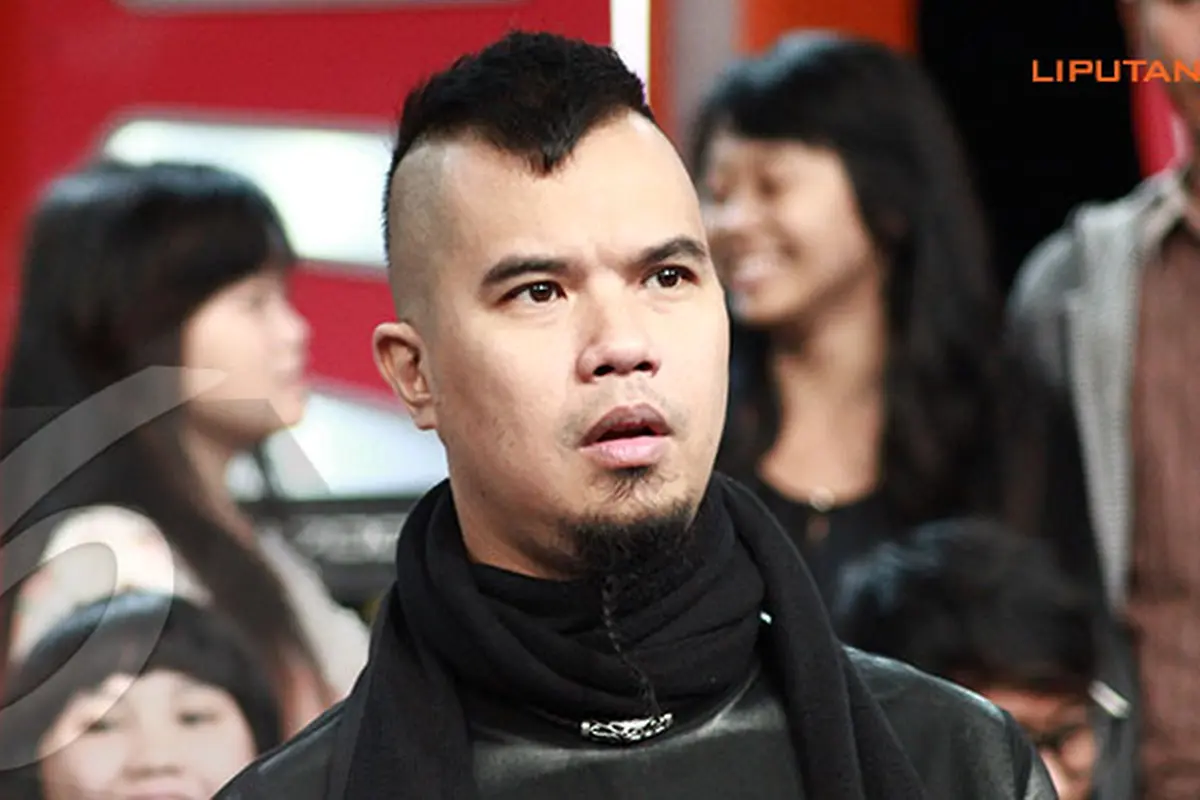 ahmad-dhani-131128b.jpg