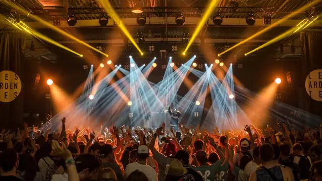2. Ajak Menonton Konser