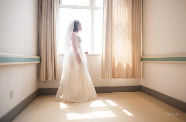 Xiang Hua nampak cantik dengan gaun pengantinnya demi menyanggupi keinginan Li Zhen | Photo copyright Stomp.com