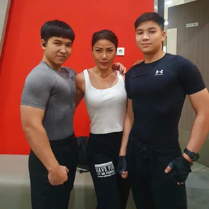 Inge Anugrah dan Anak-anaknya