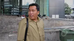 Direktur Mahkota Negara Marisi Matondang, meninggalkan gedung KPK usai diperiknya penyidik KPK, Jakarta, Kamis (26/02/2015). (Liputan6.com/Andrian M Tunay)