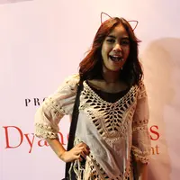 Kecintaannya pada penyanyi cantik Ariana Garnde, membuat Anisa Rahma begitu antusias menyaksikan konser yang bertajuk 'The Honeymoon Tour'. (Galih W. Satria/Bintang.com)