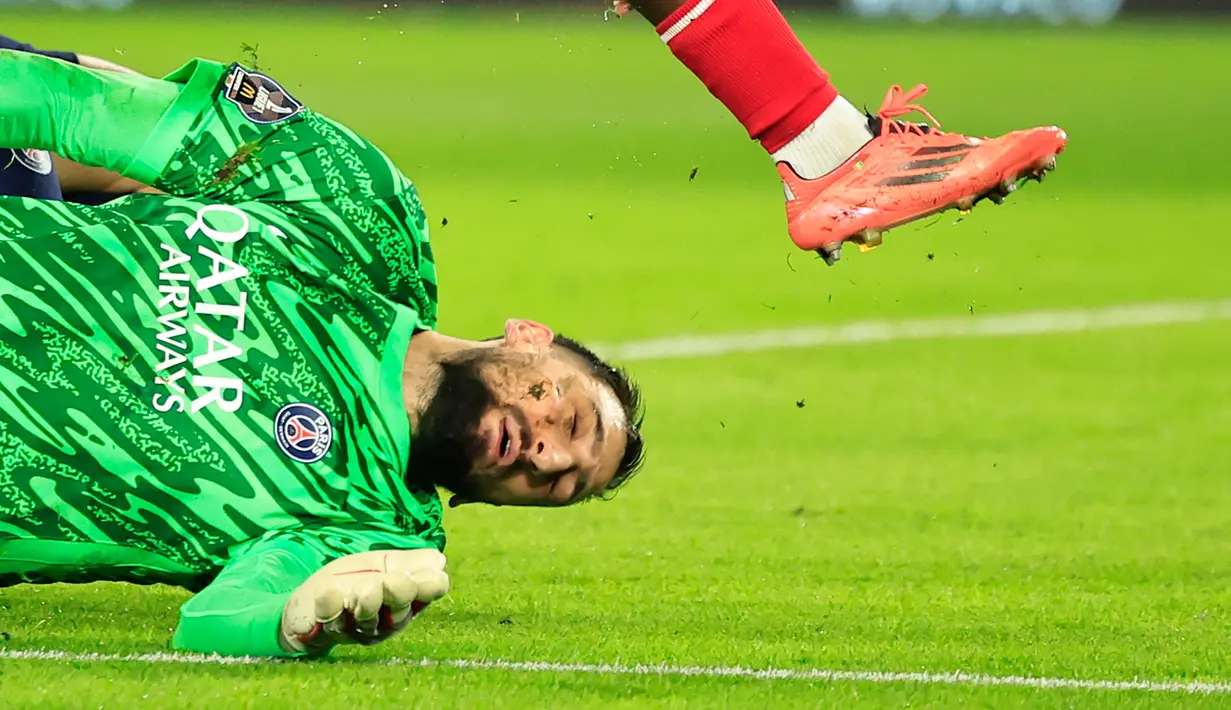PSG bertandang ke markas Monaco dalam lanjutan Ligue 1 2024/20245. Bertanding di Stade Louis II, PSG keluar sebagai pemenang dengan skor 4-2. (AFP/Valery Hache)