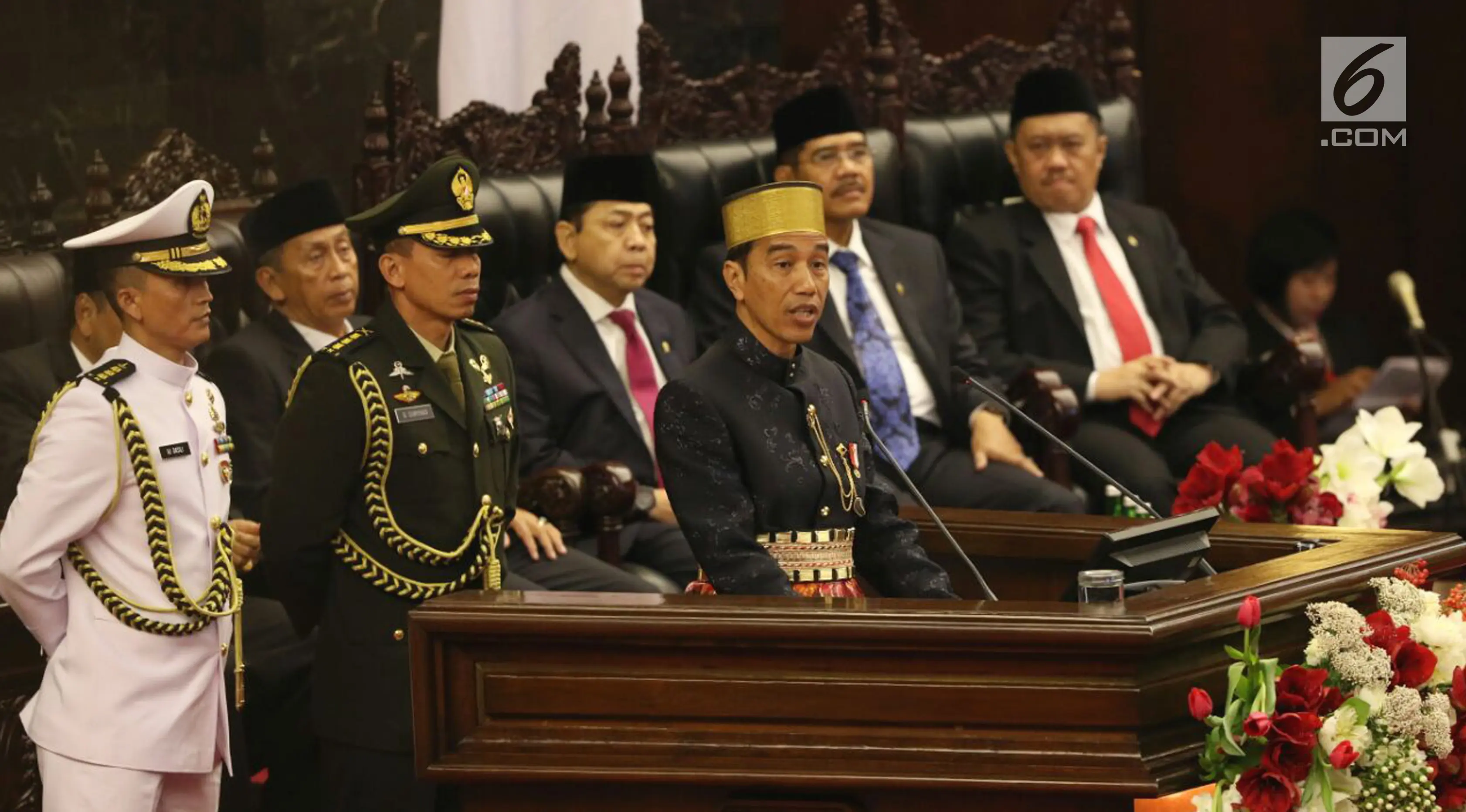 Presiden Joko Widodo atau Jokowi menyampaikan pidato dalam rangka Sidang Tahunan MPR di Kompleks Parlemen, Senayan, Jakarta, Selasa (16/8). Sidang tersebut beragendakan mendengar pidato Presiden Jokowi selaku Kepala Negara. (Liputan6.com/Johan Tallo)