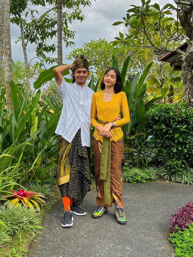 6 Potret Alffy Rev dan Istri yang Jarang Tersorot, Disebut Pasangan Idaman