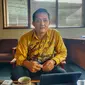 Sekretaris Komisi IV DPRD Garut, Wawan Sutiawan membeberkan data adanya ribuan data ASN dan dosen di Garut tercatat sebagai penerima bansos pemerintah. (Liputan6.com/Jayadi Supriadin)