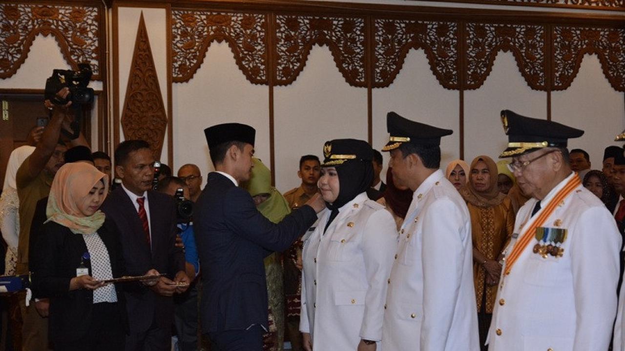 Zumi Zola lantik bupati