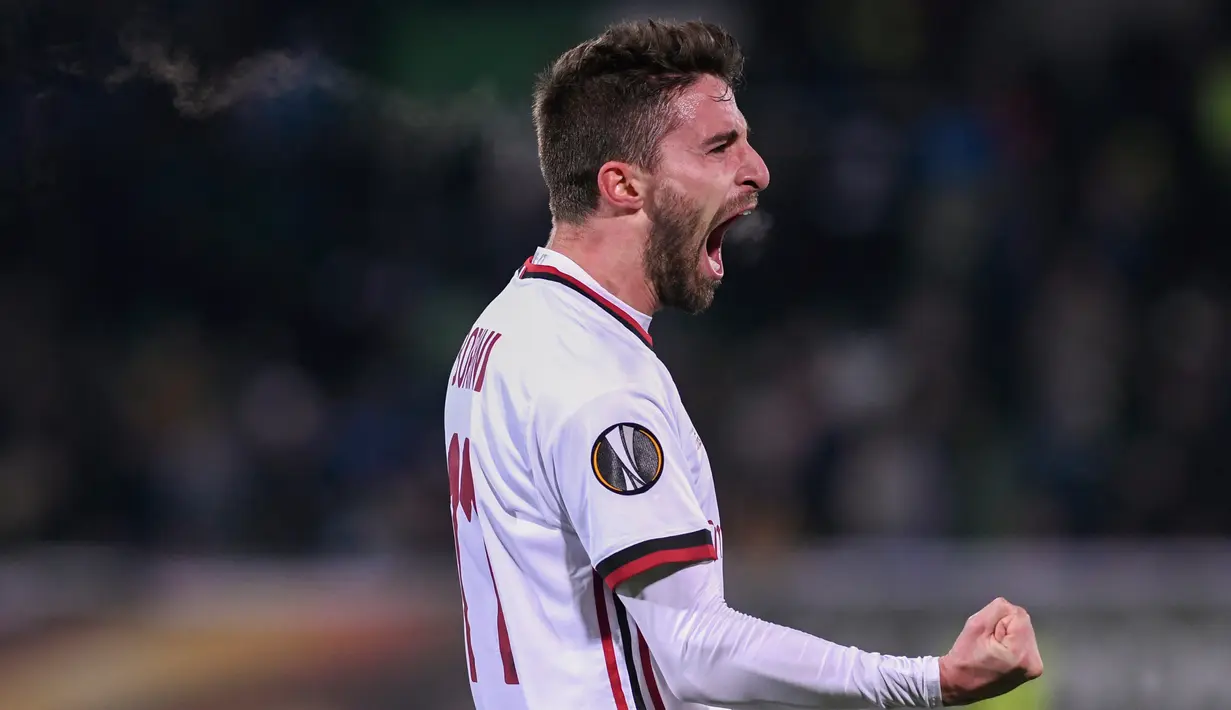 Pemain AC Milan, Fabio Borini berselebrasi setelah mencetak gol ke gawang Ludogorets Razgrad pada laga leg pertama babak 32 besar Liga Europa di Ludogerts Arena, Jumat (16/2). AC Milan memetik kemenangan 3-0 atas tuan rumah. (NIKOLAY DOYCHINOV/AFP)