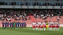 Klub Prancis lainnya, AC Ajaccio dan Clermont Foot 63 juga melakukan mengheningkan cipta untuk para korban tragedi Kanjuruhan yang banyak memakan korban jiwa. (AFP/Pascal Pochard-Casabianca)