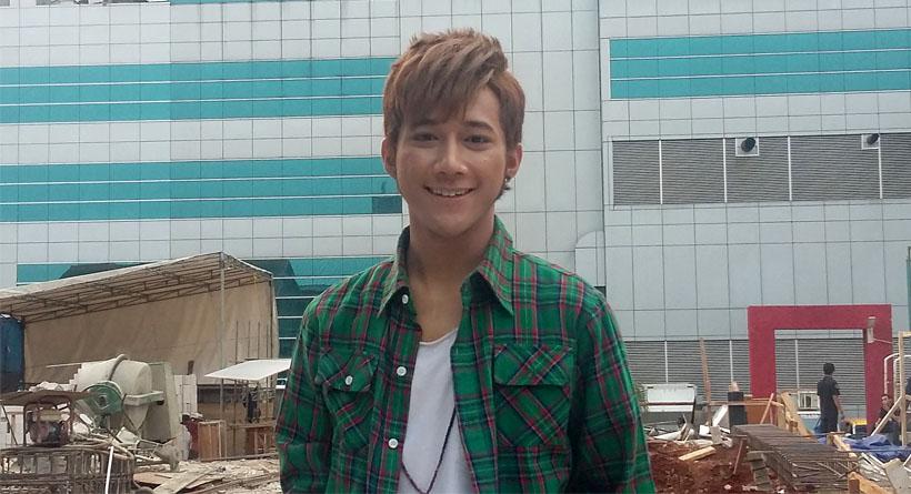 Dicky memuji Hesty sebagai wanita yang cantik dan dewasa.