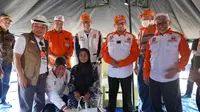 Ketua Majelis Syura PKS Dr Salim Segaf Aljufri mengunjungi korban gempa Cianjur, Jawa Barat untuk menyalurkan bantuan dari seluruh kader dan pejabat publik PKS. (Ist)