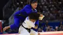 <p>Atlet judo putri Indonesia, Maryam March Maharani (bawah) saat menghadapi pejudo Mozambik, Jacira Ferreira pada laga babak 32 besar kelas 52 kg putri Olimpiade Paris 2024 di Champ-de-Mars Arena, Paris, Minggu (28/7/2024). Maryam March Maharani menang 10-0, namun ahirnya tersingkir di babak 16 besar setelah kalah dari pejudo Kosovo, Distria Krasniqi. (Dok. NOC Indonesia/Naif Muhammad Al'as)</p>