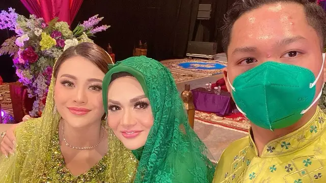Krisdayanti, Aurel, dan Azriel Hermansyah. (Foto: Instagram @krisdayantilemos)