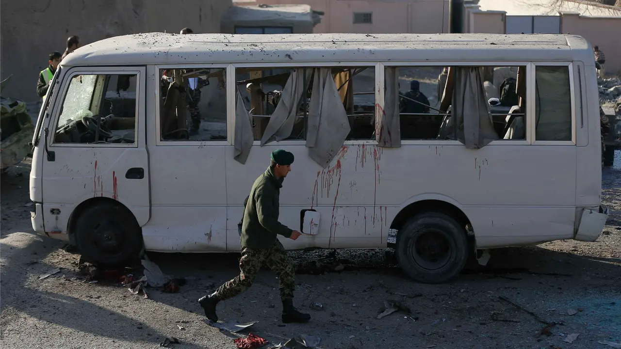 Bus tentara yang terkena ledakan bom. (Reuters)