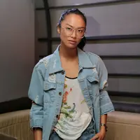 Bicara soal pengalaman mistis saat syuting, Kelly mengaku antara percaya atau tidak, namun ia dan kru menemukan satu kejadian di mana mereka tidak bisa berbuat apa-apa saat syuting. (Adrian Putra/Bintang.com)