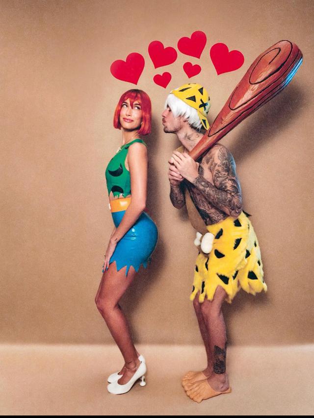 Gaya Totalitas Hailey Bieber Cosplay saat Halloween